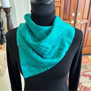 Judy’s Green Polyester Made In Italy Square 20” Scarf